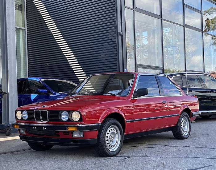 BMW E30 Lansiran 1985