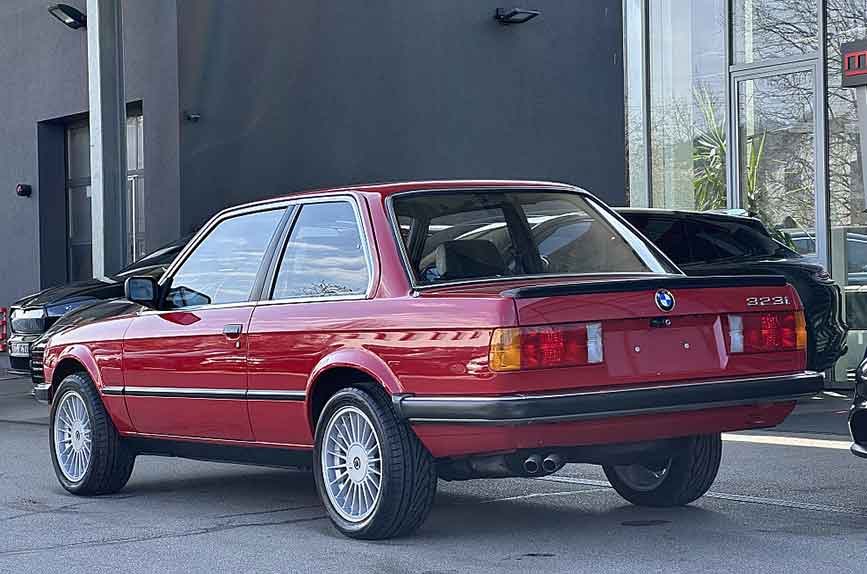 BMW E30 323i Tahun 1985