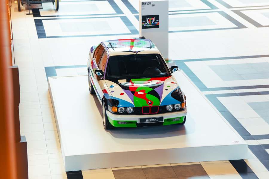 Fine Art on Wheels: Pameran 50 Tahun Koleksi BMW Art Car 4 BMW 730i (1990)