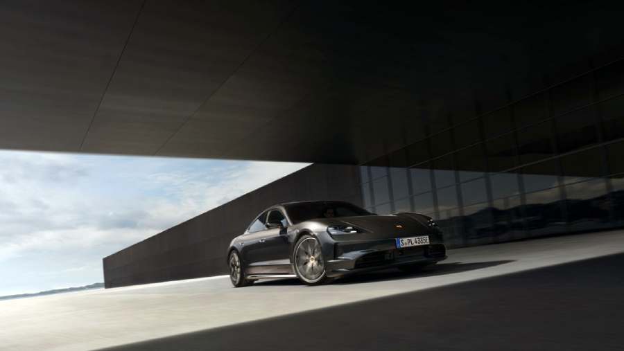 Sentuhan Elegan dari Porsche Taycan dan Cayenne Black Edition 2 Taycan 4S Black Edition