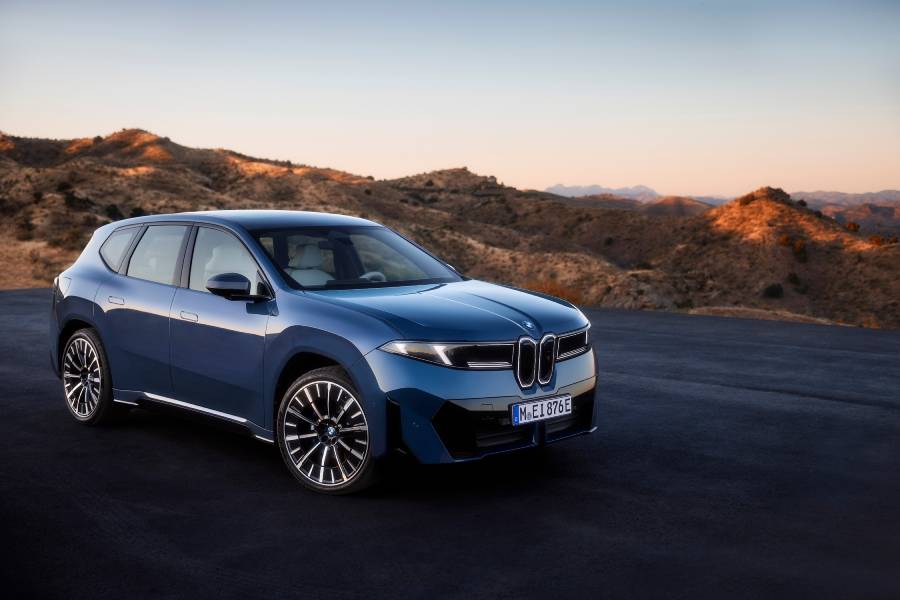 BMW iX3: Desain Baru, Awal dari Era Neue Klasse 2 BMW iX3 2025