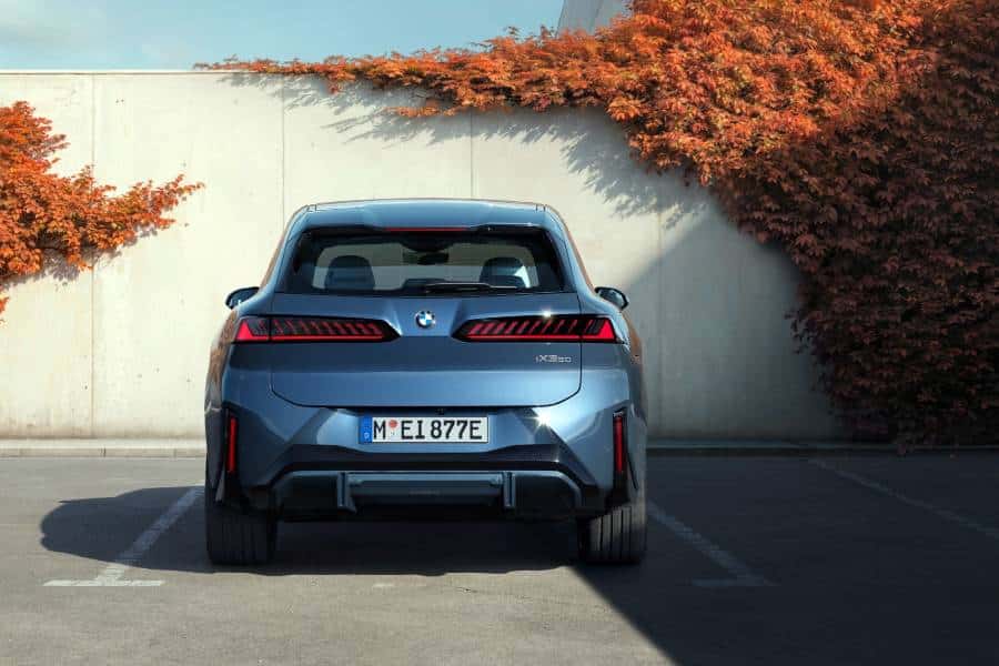 BMW iX3: Desain Baru, Awal dari Era Neue Klasse 3 BMW iX3 2025 Belakang