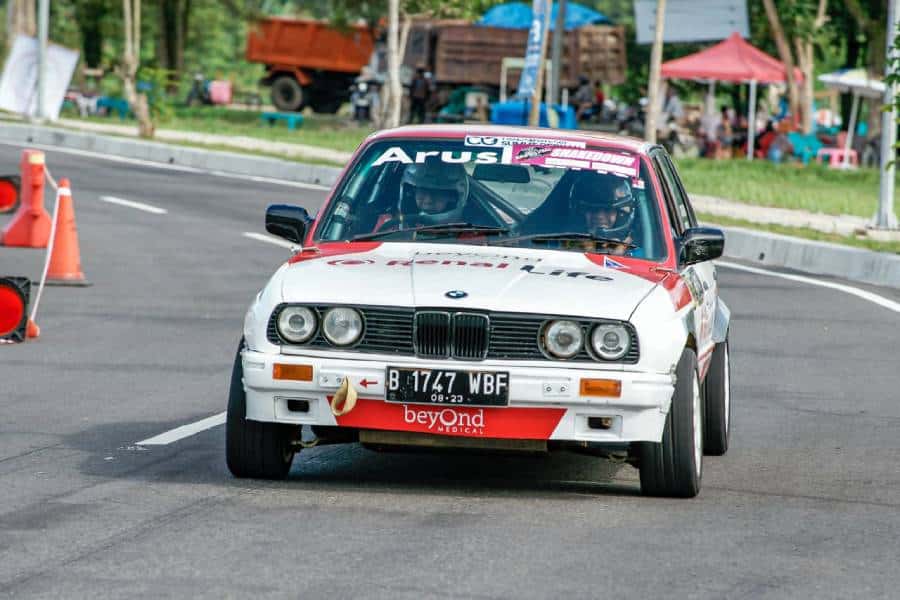 BMW E30 Penakluk Reli Tanah dan Aspal 3 BMW E30