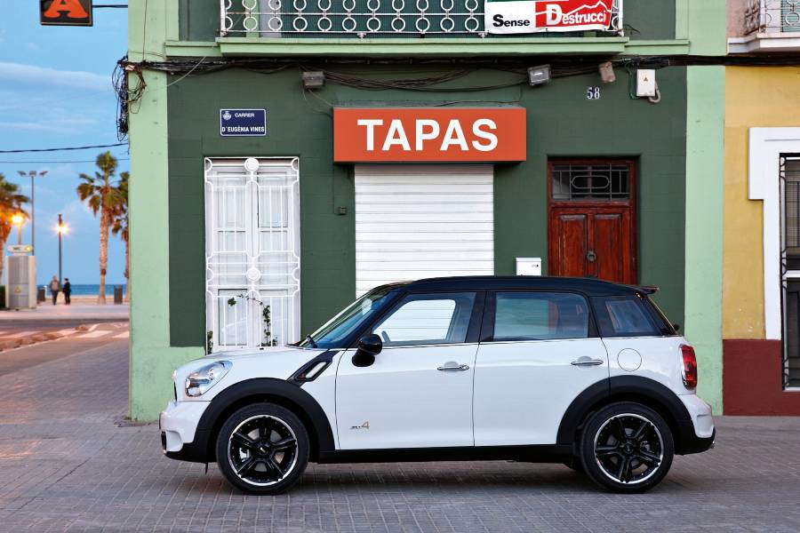 MINI Rayakan 25 Tahun Era Modern di Bawah BMW Group 2 MINI Countryman