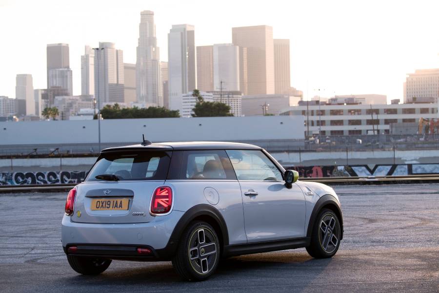 MINI Rayakan 25 Tahun Era Modern di Bawah BMW Group 3 The new MINI Cooper SE