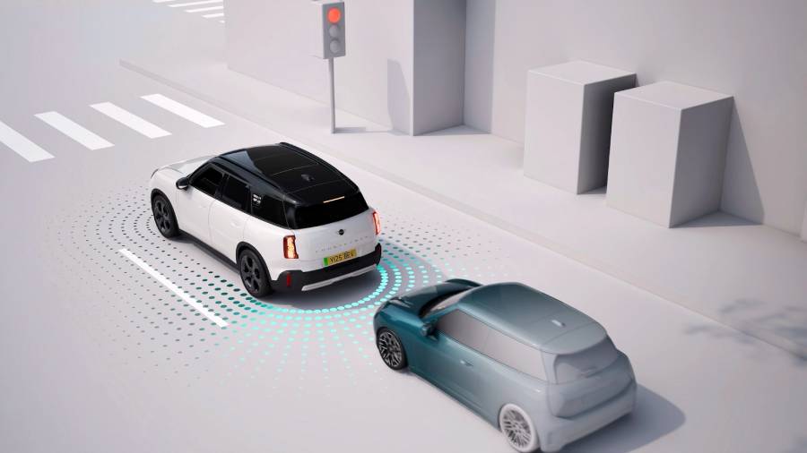 5 Fakta Menarik tentang Teknologi Keselamatan MINI Terbaru 3 MINI Rear Collision Warning